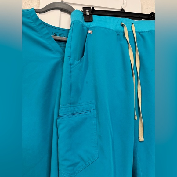 FIGS Teal Scrub Set — Catarina Top + Zamora Joggers (Small Stains) - Picture 2 of 9